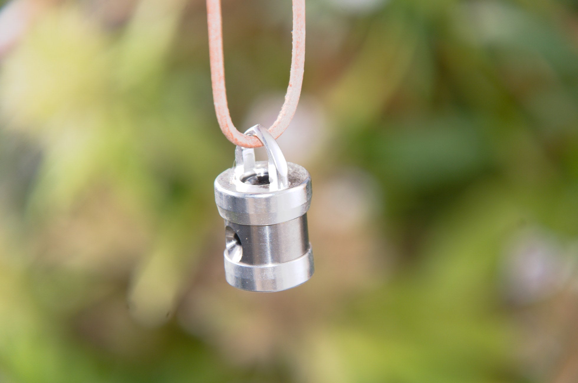 Herzkohärenz Kristallwirbel® Schmuckanhänger "The Guardian" Titan-Silber | Edelshungit, Niob und schw. Turmalin