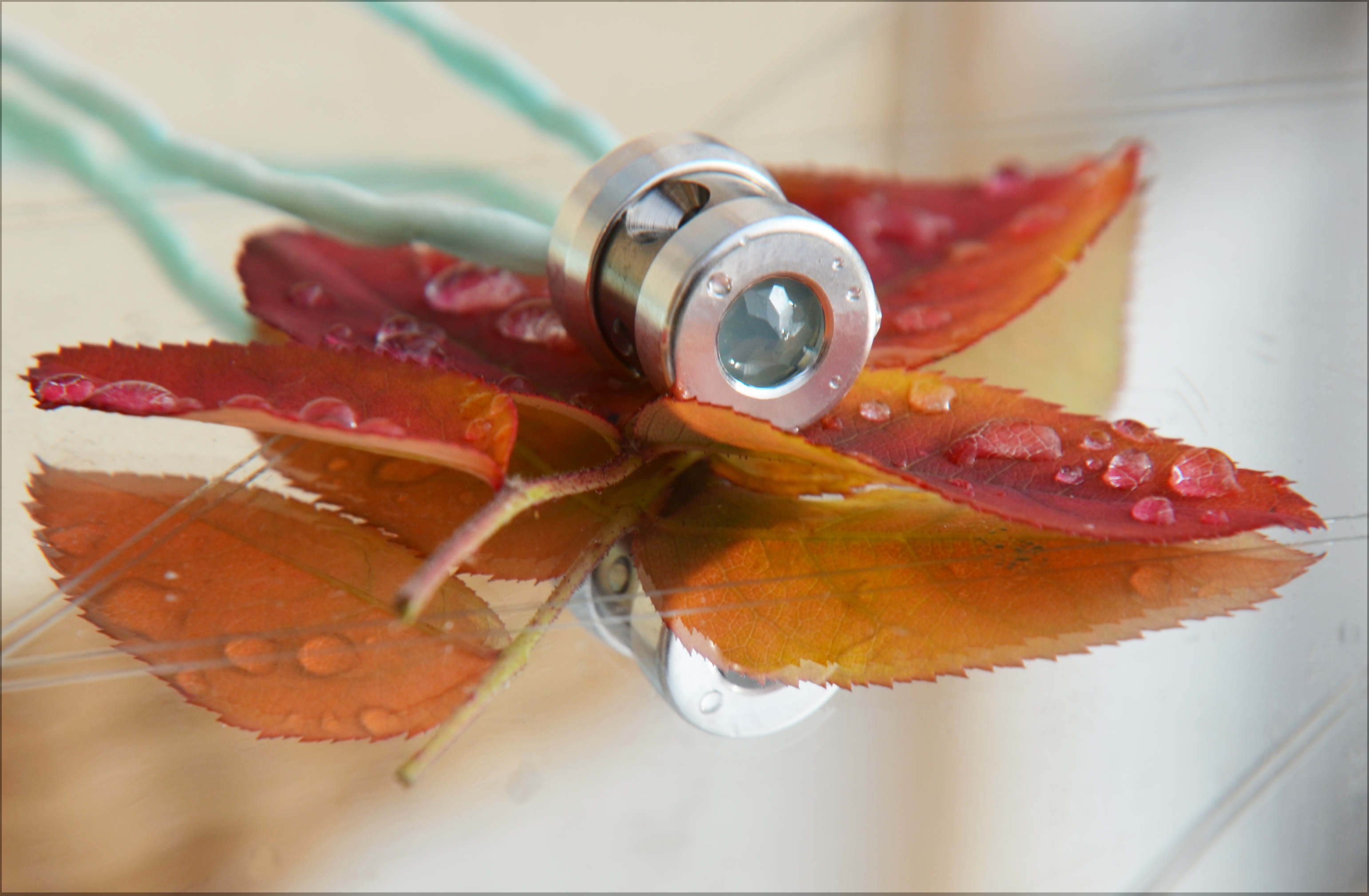 Herzkohärenz Kristallwirbel® Schmuckanhänger „Soul-Voice“ Titan | Bergkristall und blauer Chalcedon