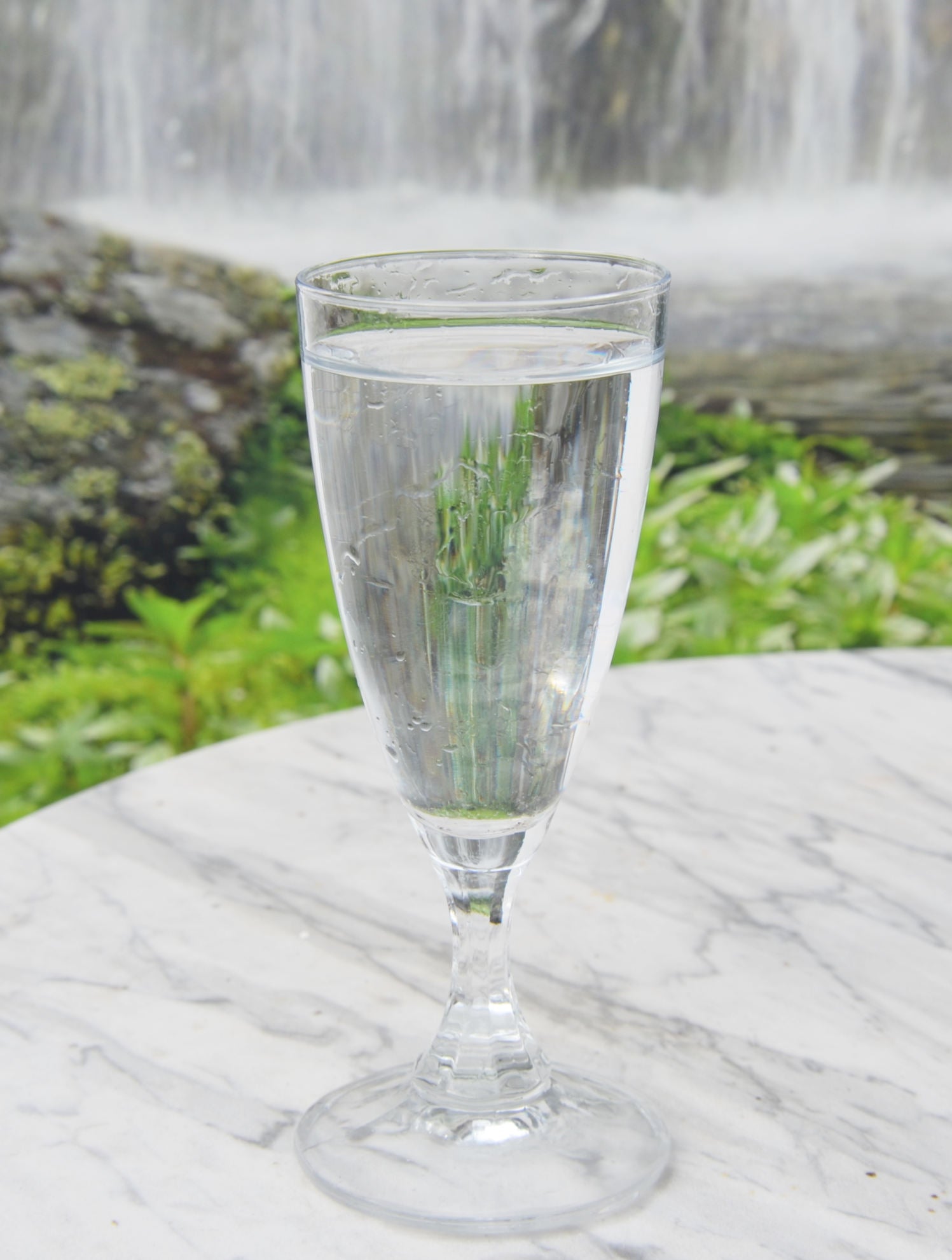 Okato® Style countertop filter | Pollutant and germ filtration for tap water
