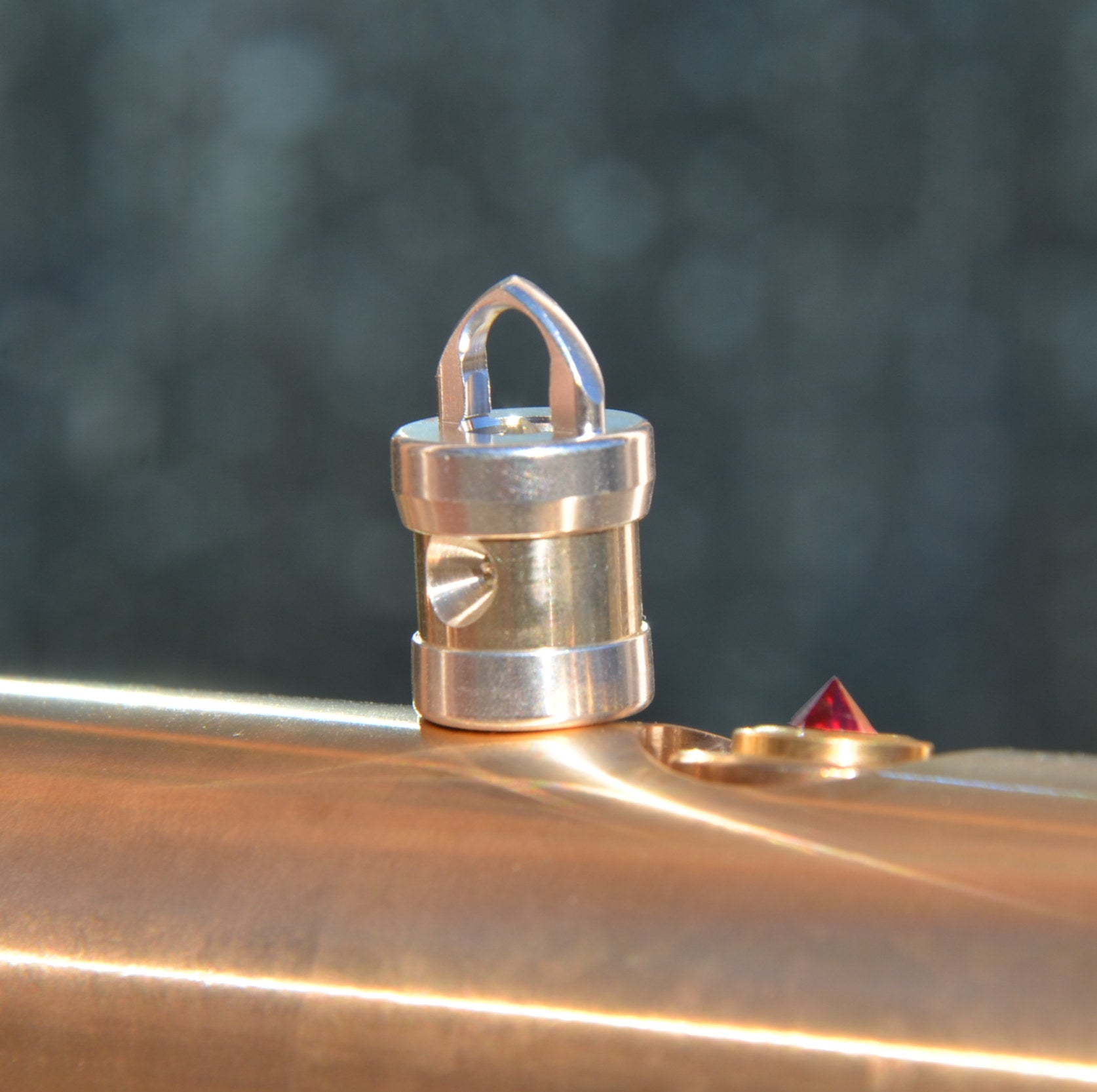 Herzkohärenz Kristallwirbel® Schmuckanhänger „Nova Artemis" Silber | HighFlow Kristall, Mondstein